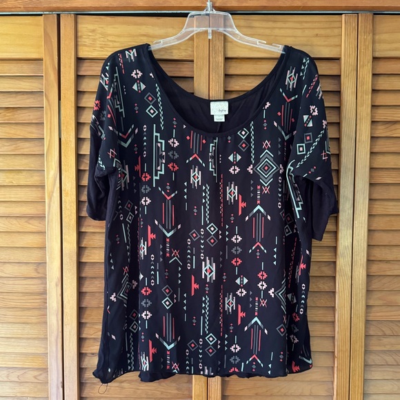 DAYTRIP | Aztec Top - Picture 1 of 5